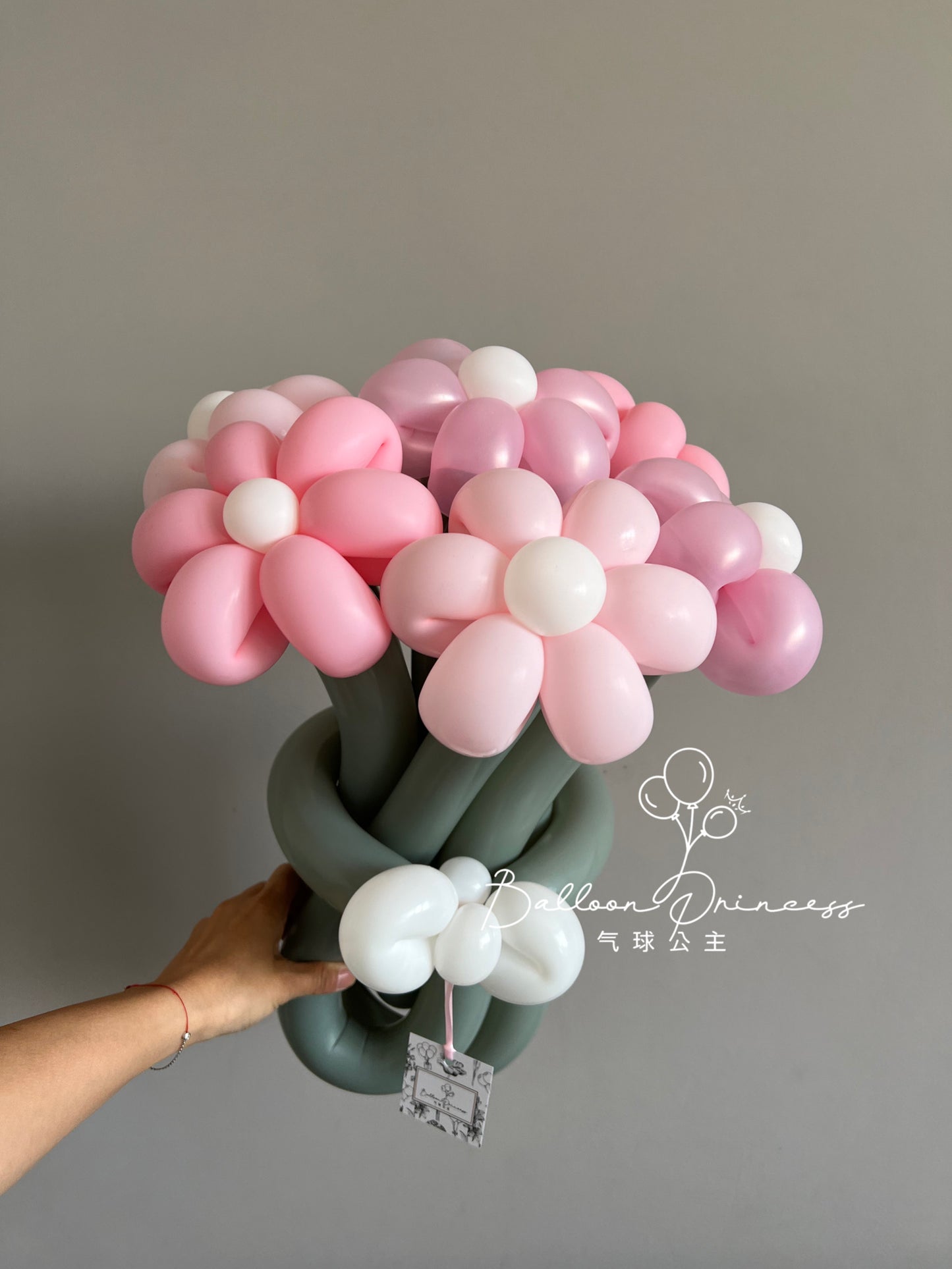 Bouquet di Sei petali in mano -Piccolo
