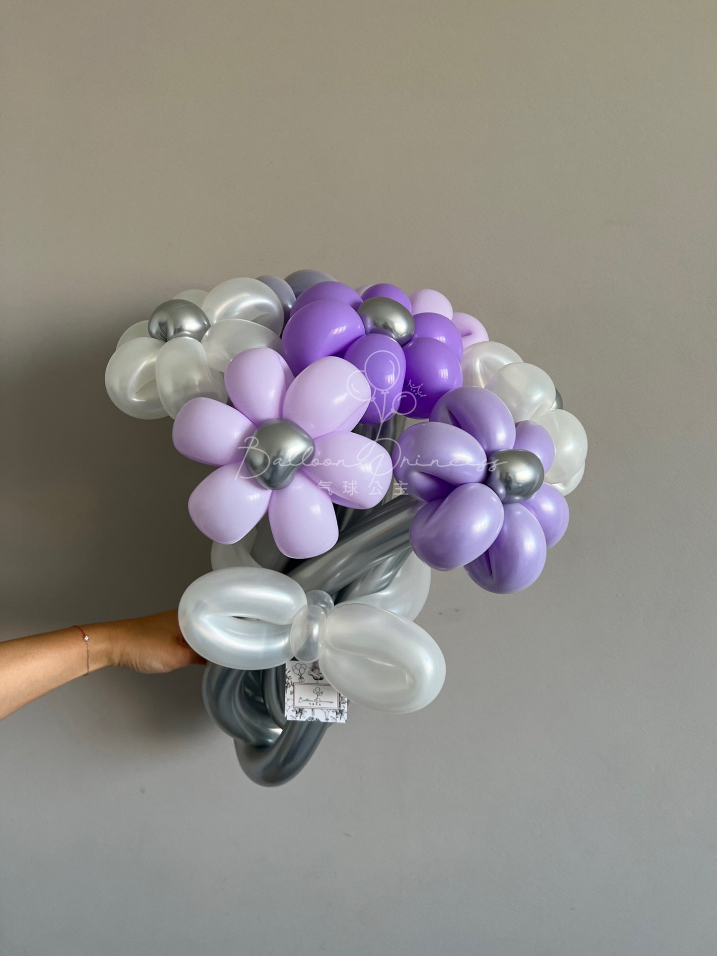 Bouquet di Sei petali in mano - Piccolo